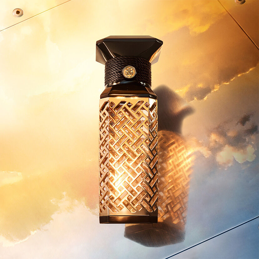 kunst materie ⋅ black angelica - die beutelflasche ⋅ guerlain
